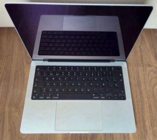 MacBook Pro 14" M3 8GB 512GB
Plata perfecto estado