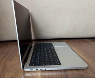MacBook Pro 14" M3 8GB 512GB
Plata perfecto estado