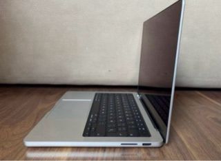 MacBook Pro 14" M3 8GB 512GB
Plata perfecto estado