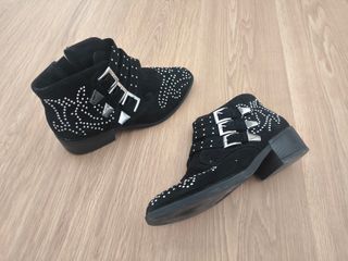 Botines negros tachuelas plateadas