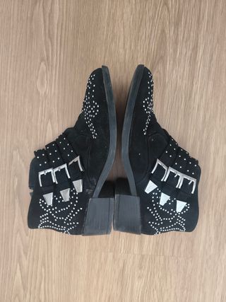 Botines negros tachuelas plateadas