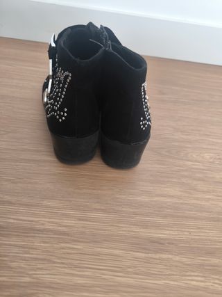 Botines negros tachuelas plateadas