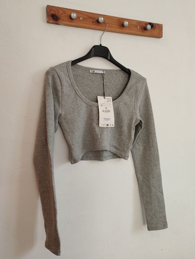 Camiseta Zara gris corta y manga larga