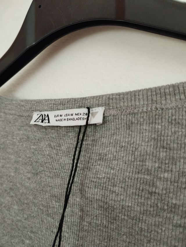 Camiseta Zara gris corta y manga larga