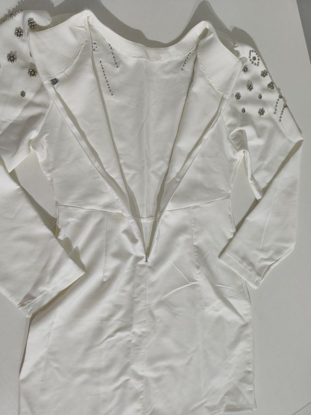 Vestito bianco con perline