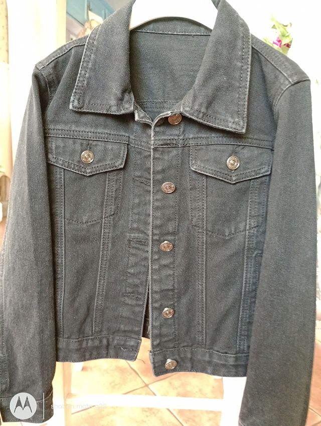 Giubbotto jeans nero con borchie e frange