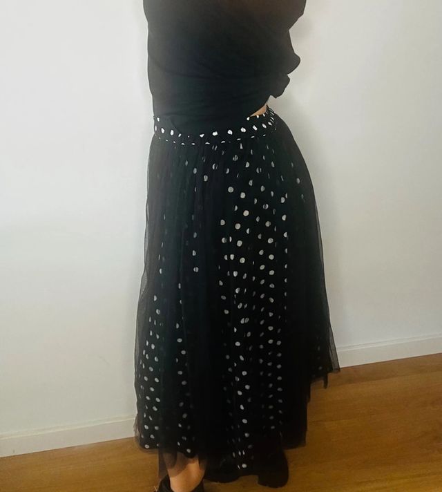 Falda tul negra topos blancos