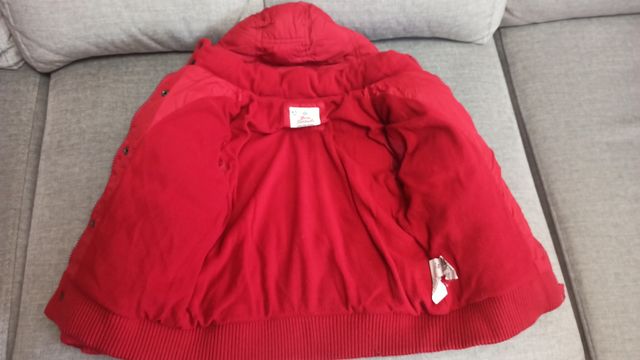 Cazadora roja unisex con capucha