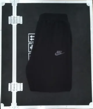 PRECIO NEGOCIABLE 
Conjunto Nike Tech x Syna World