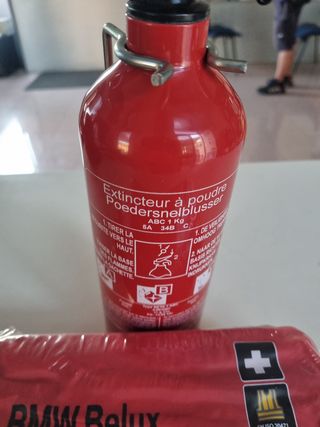 Kit Primo Soccorso BMW con Estintore