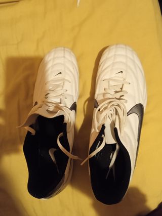 Zapatillas Nike Futbol Blancas y Negras