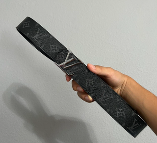 Cinturón LV Negro Casi Sin Uso