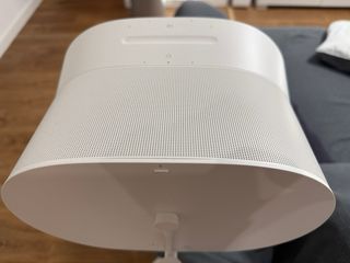 Sonos Era 500 Blanco con soporte