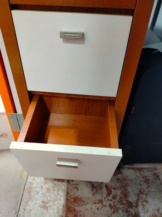 Mueble de madera con cajones