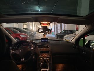 Peugeot 5008 2012