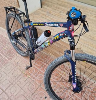 Bicicleta Mavic negociable. Con pedales autos