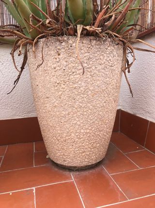 jardinera piedra redonda alta