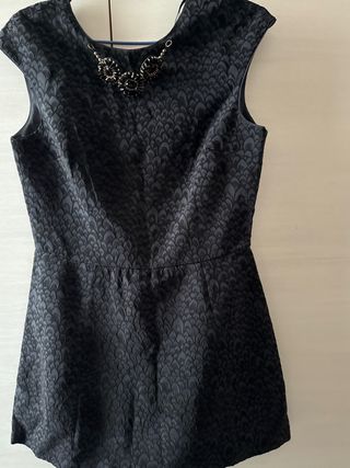 Vestido negro con pedrería