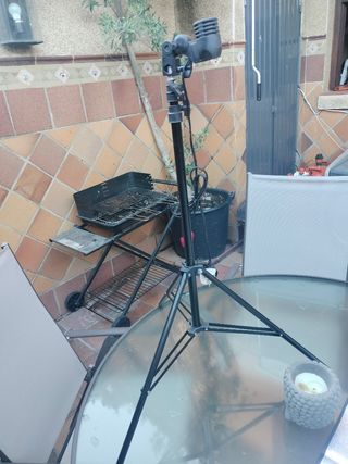 Trípodes , pantallas y otras