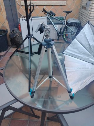 Trípodes , pantallas y otras