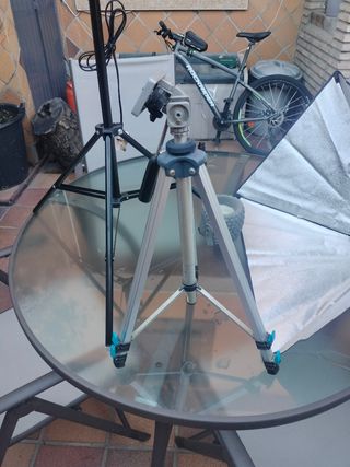 Trípodes , pantallas y otras