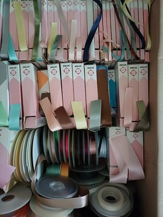 Lote  piezas cintas de raso varios tamaños y color