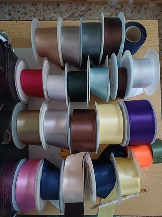 Lote  piezas cintas de raso varios tamaños y color