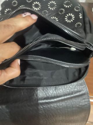 Mochila Desigual negra con diseño floral