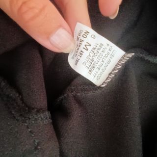 Pantalón negro con raya blanca. Nuevo 