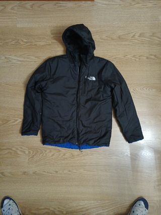 Abrigo The North Face niño azul. Reversible 
