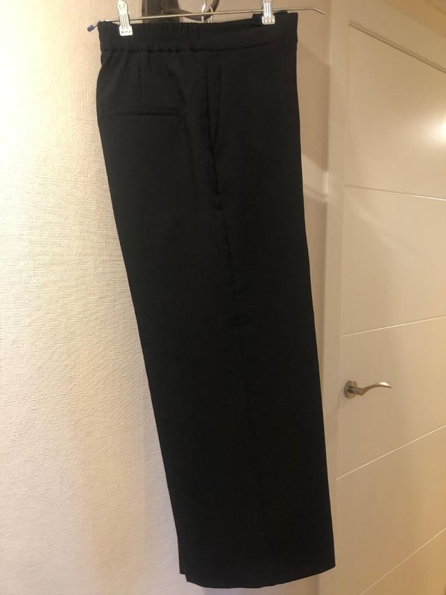 Pantalón cropped Zara negro Talla S