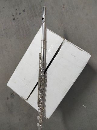 Flauta plateada con estuche Yamaha