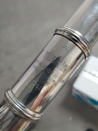 Flauta plateada con estuche Yamaha