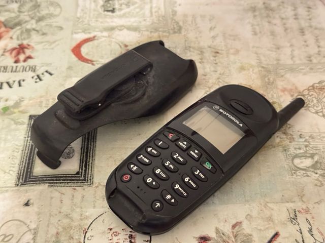 Lotto 3 cellulari vintage LG Motorola