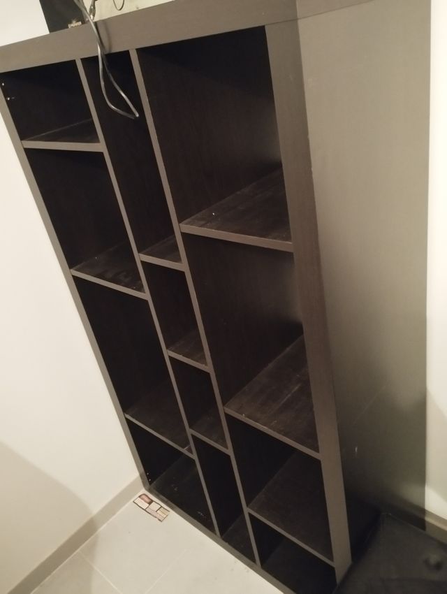 Estantería de madera salón