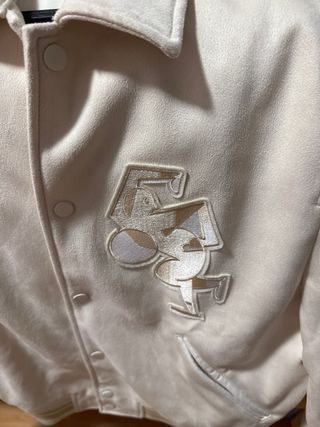 Cazadora chico beige y blanca