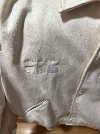 Cazadora chico beige y blanca