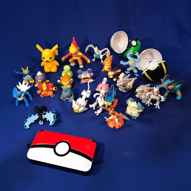 Lote muñecos pokemon