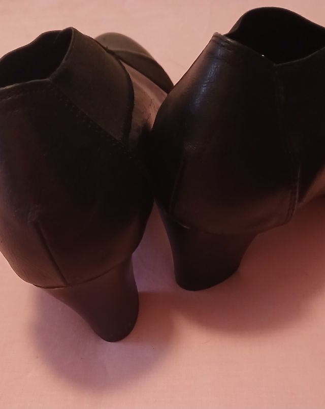 Zapatos  Negros Mujer el tacón es de 5 cm alto