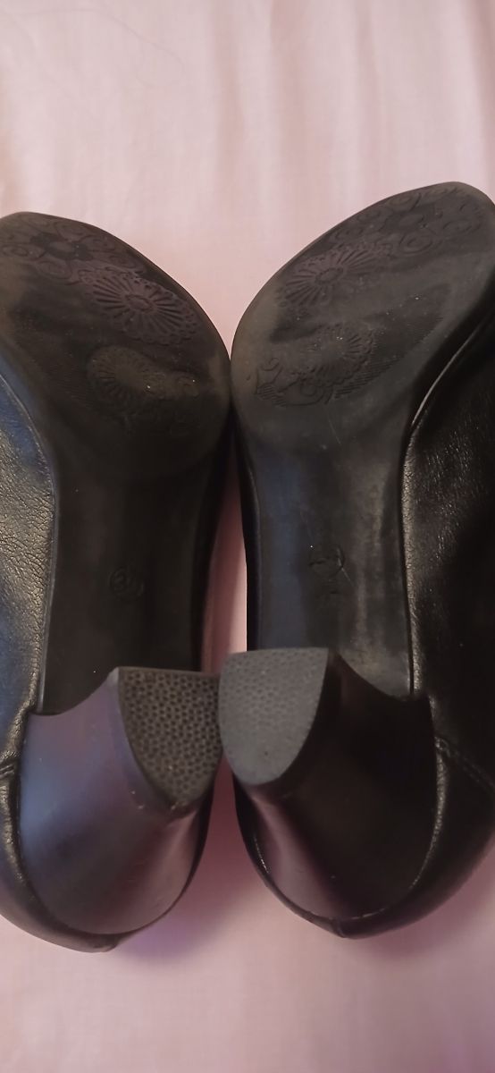 Zapatos  Negros Mujer el tacón es de 5 cm alto