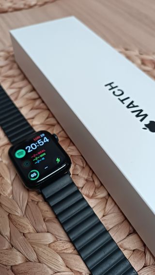 Apple Watch SE 2 Space Gray