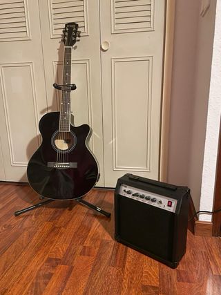 Guitarra Electroacústica con amplificador