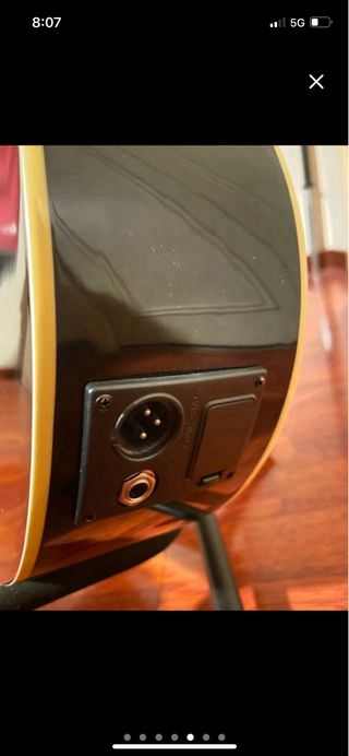 Guitarra Electroacústica con amplificador