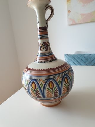 Jarrón de cerámica artesanal pintado a mano