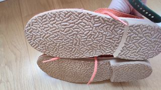 Zapatos Pisacacas niño ante naranja por estrenar