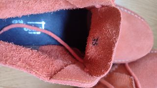 Zapatos Pisacacas niño ante naranja por estrenar