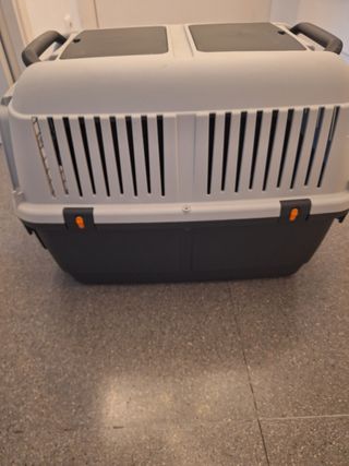 Transportín para perros gris y negro