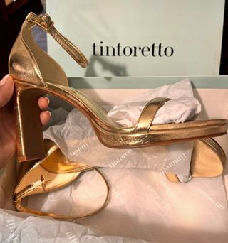 Tacones dorados 9 cm de tacon

Nuevas a estrenar 