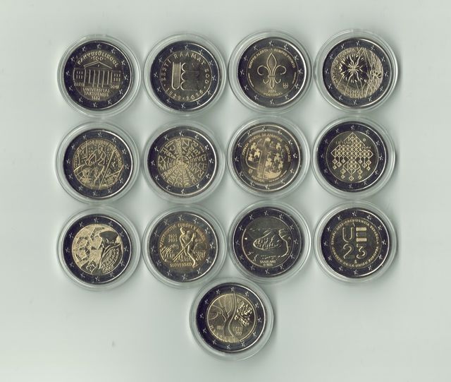 Lote 13 moedas de 2 euros não circuladas