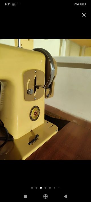 Máquina de coser Alfa beige